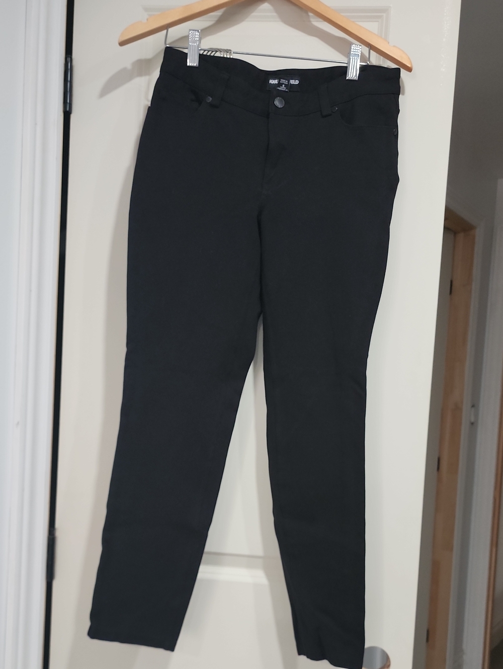 🦄Karl Lagerfeld Skinny Pants in Black Size 6 Like New